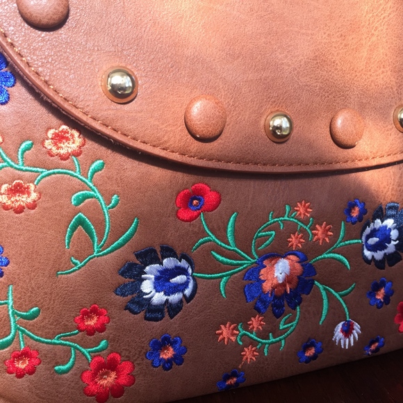 1 left - Embroidered Crossbody Bag - Beautiful - Picture 4 of 7